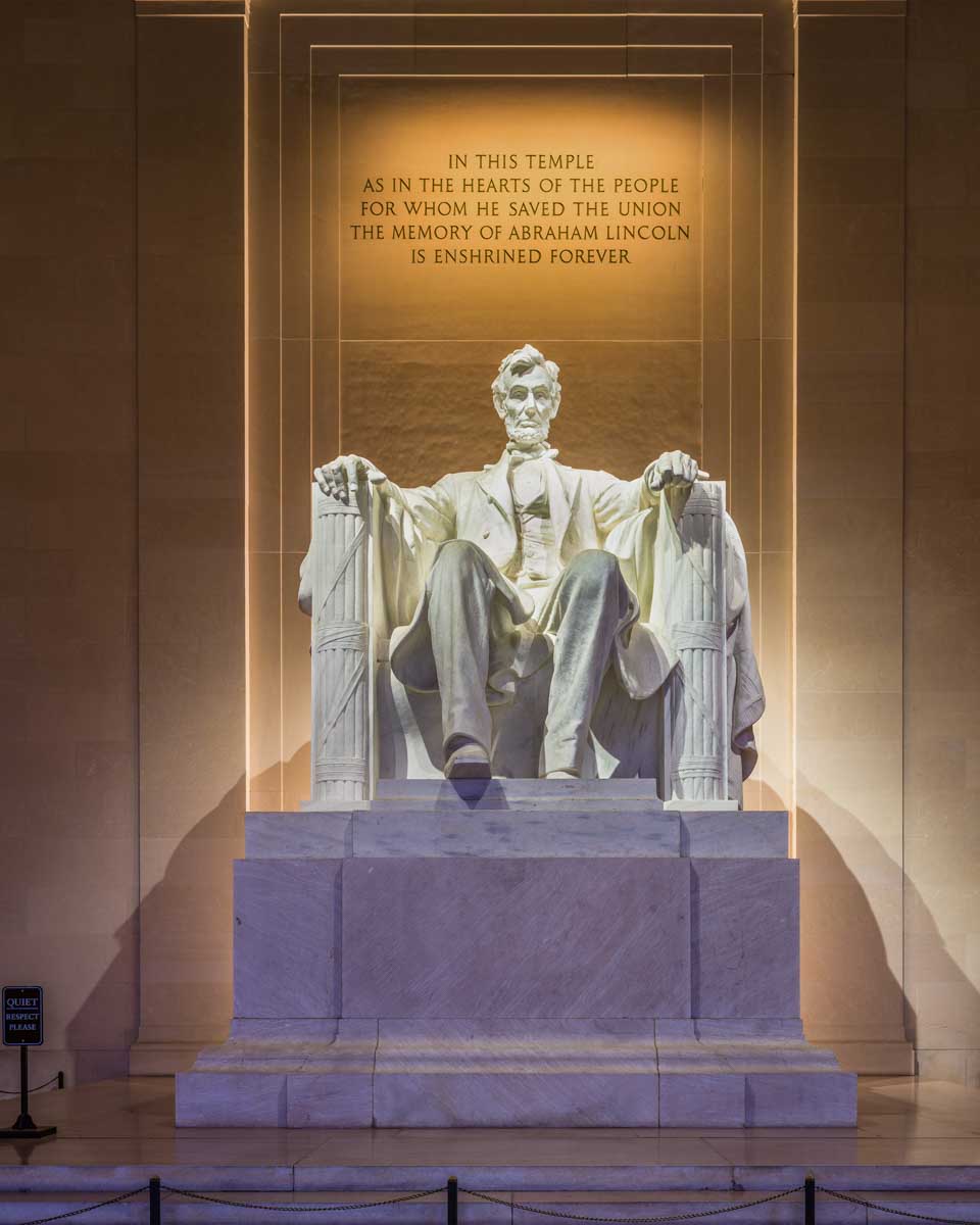 Statue of Abraham Lincoln in Washington Dc lit up at night