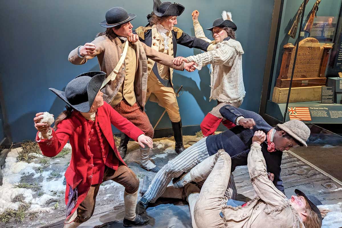 Wax statues of soldiers fighting at the museum of the american revolution