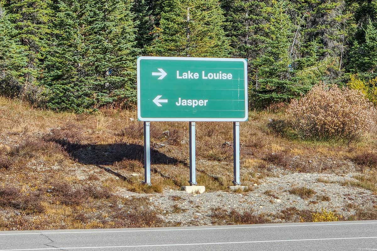 jasper and Lake Louise sign on the Icefields Parkway