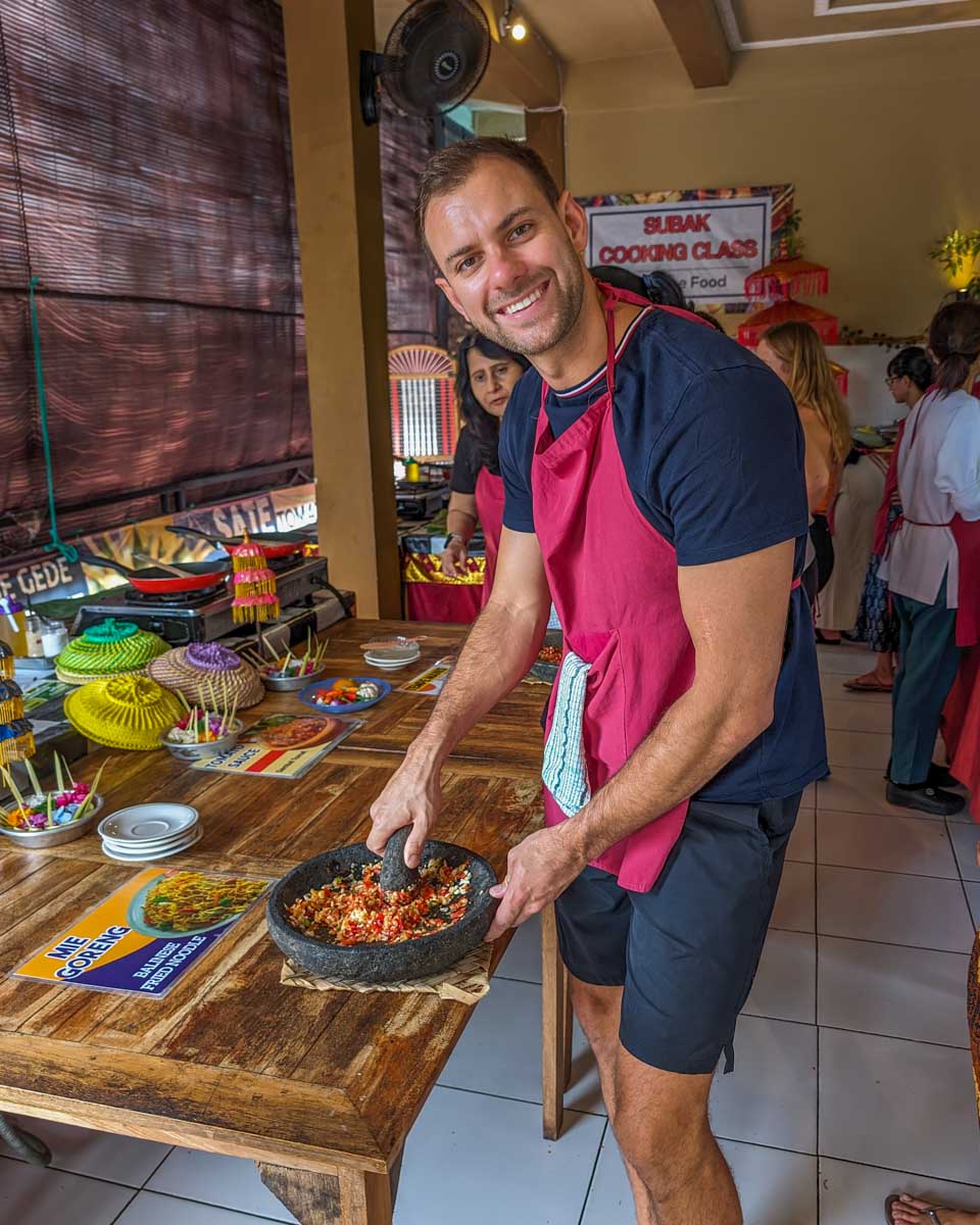 Daniel-learns-to-cook-in-Bali