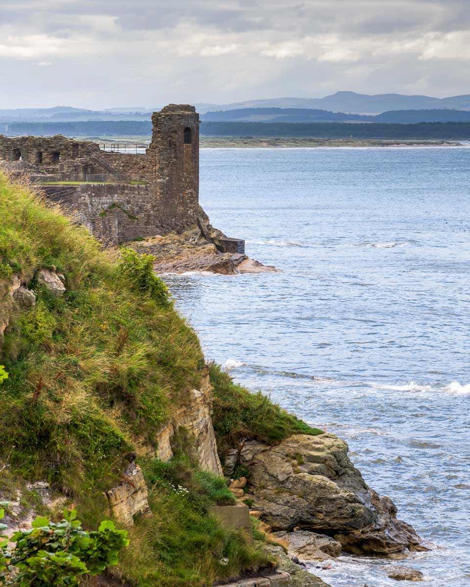 St.-Andrews-coastline-and-castle-ruins-on-a-tour-from-Edinburgh-Scotland