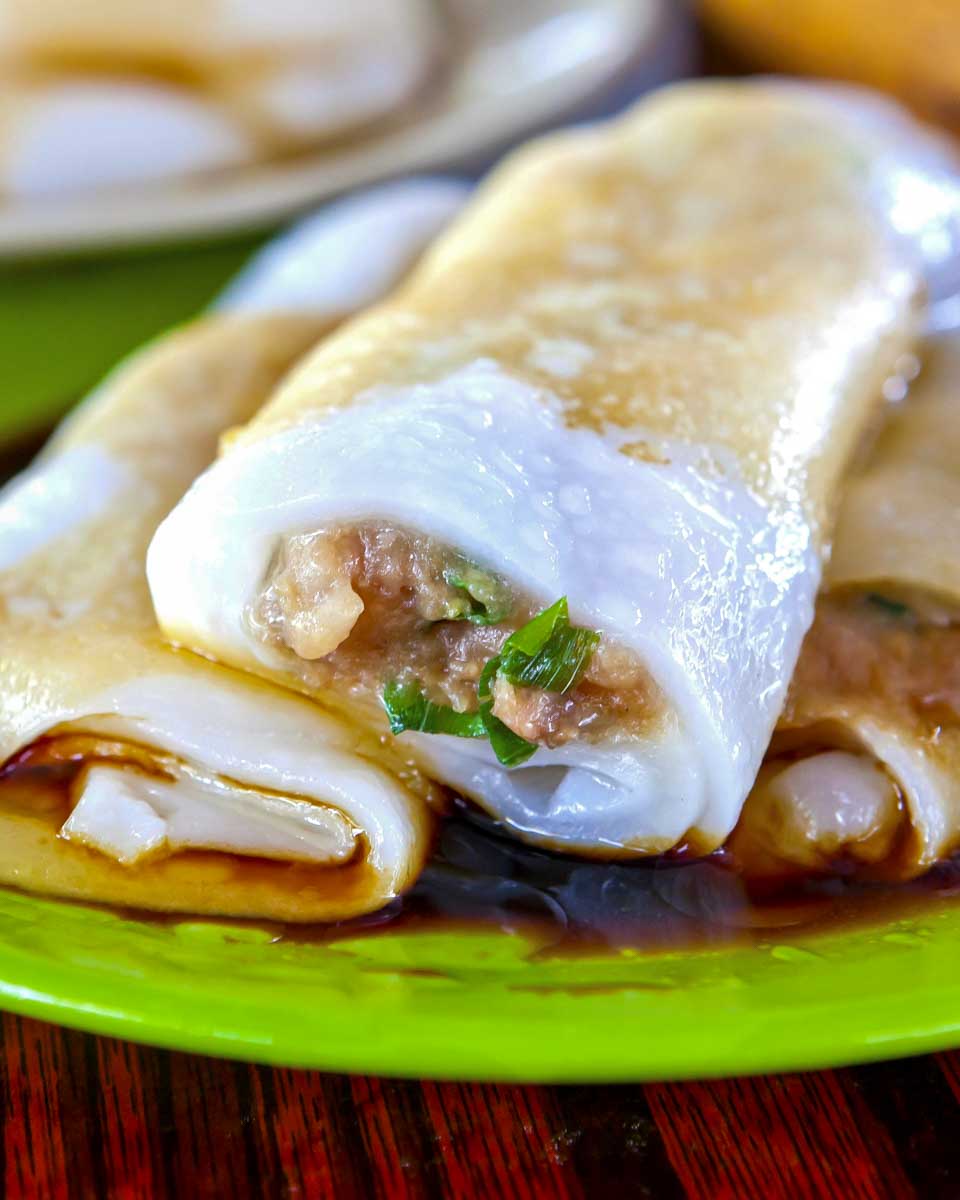 A rice noodle roll eate non a food tour in Hong Kong