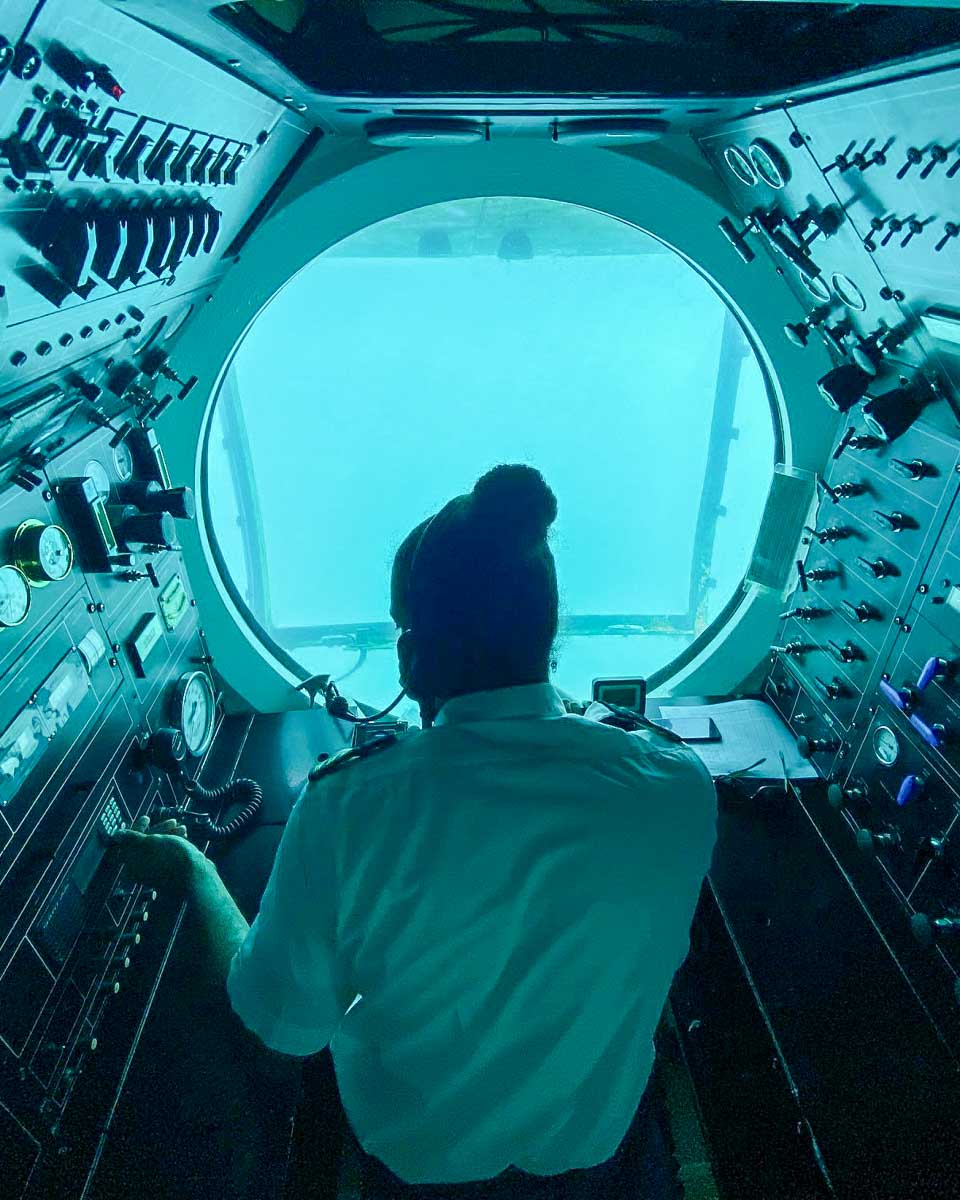 De Palm Tours Aruba the captain of a submarine tour in Aruba