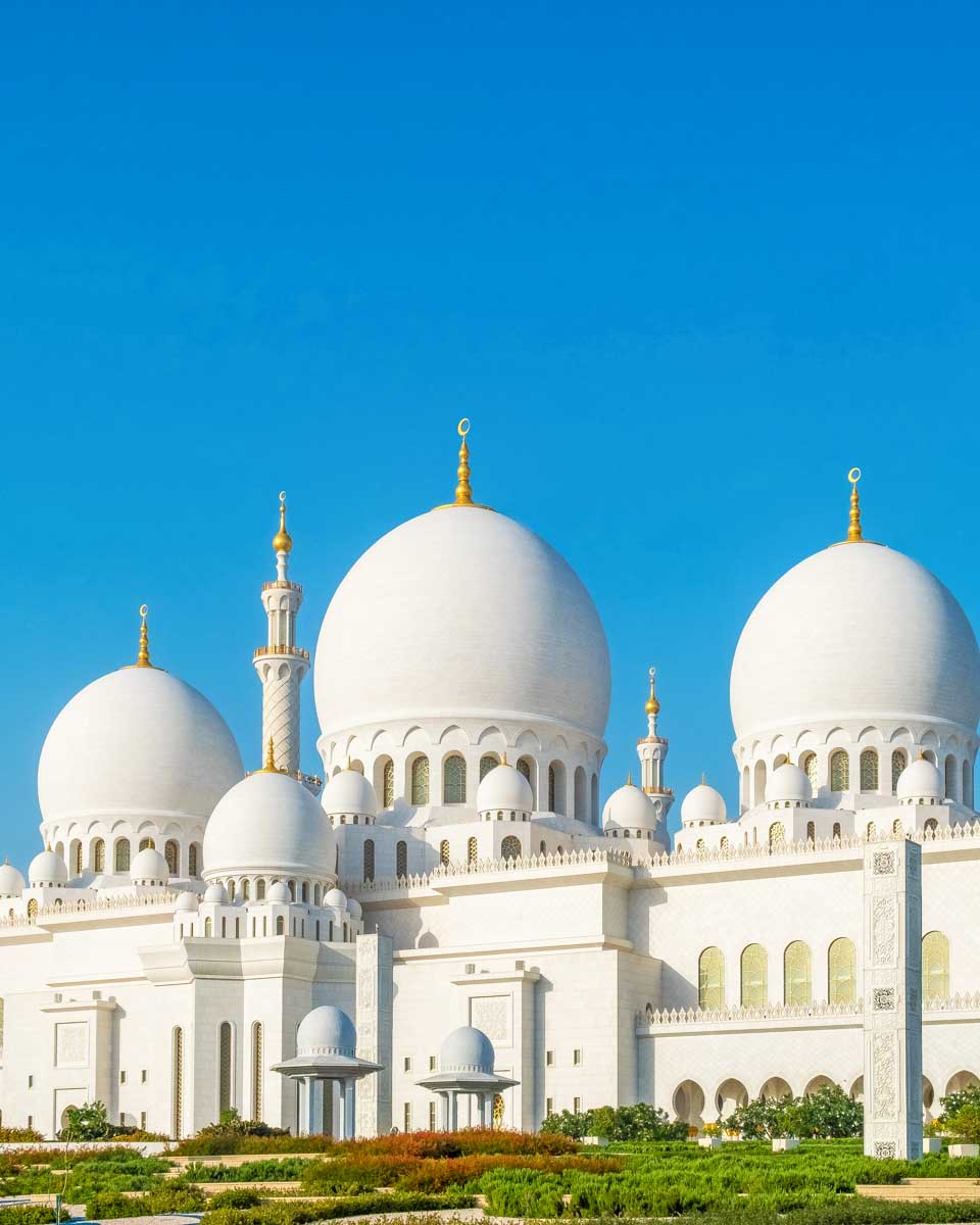The-Sheikh-Zayed-Grand-Mosque-in-Abu-Dhabi