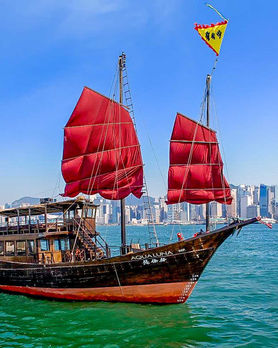 aqua cruise in Victoria Harbour on a tour in Hong Kong 2