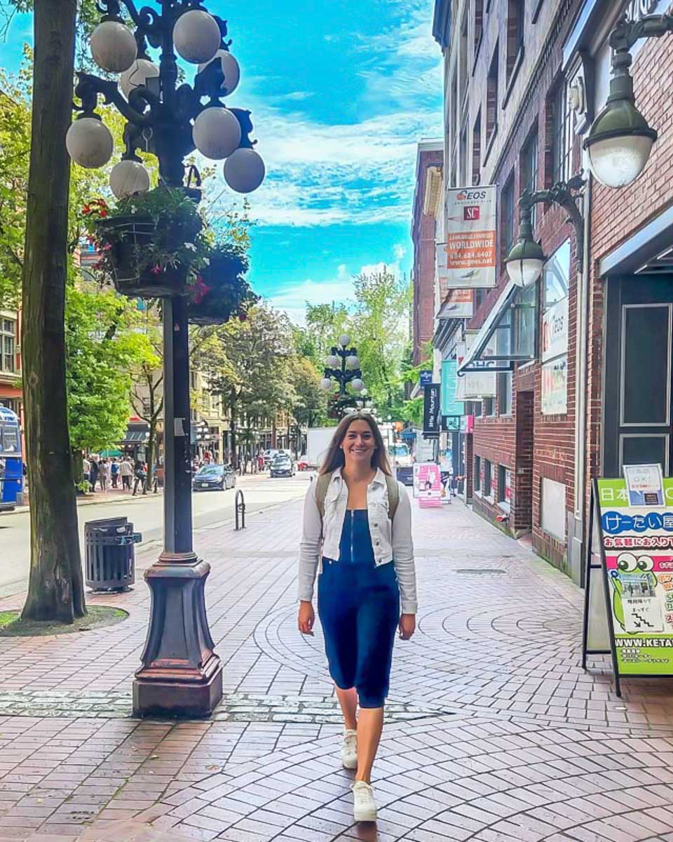 Bailey-walks-around-Gastwon-in-Vancouver-BC