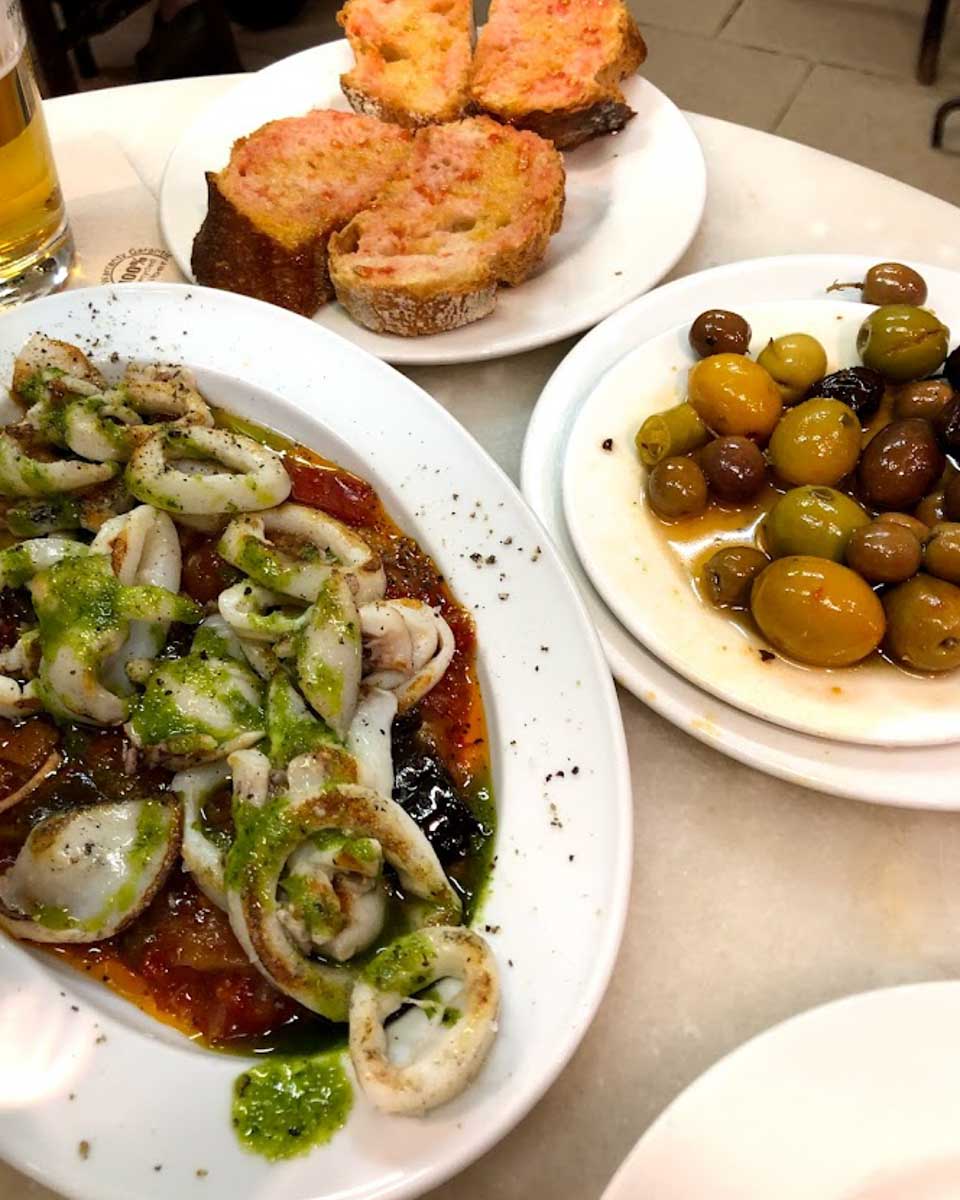 El Xampanyet Tapas in Barcelona Spain