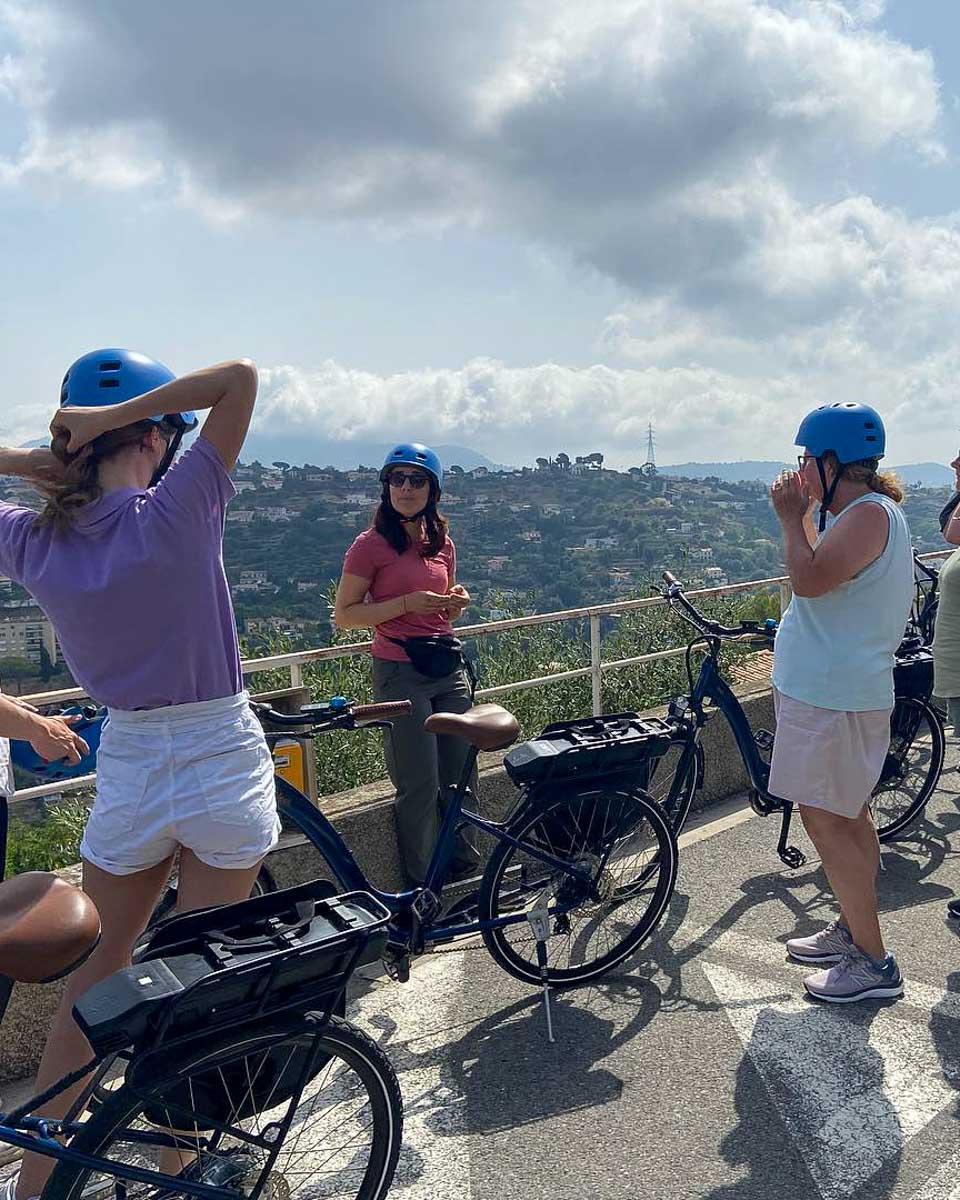 bikeandwine.fr people listen to a guide on a bike and wine tour in Nice France