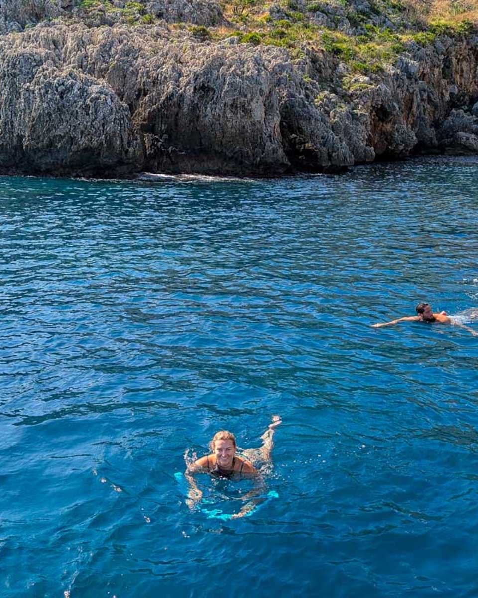 Bailey-swims-on-a-boat-tour-from-Mykonos-Greece
