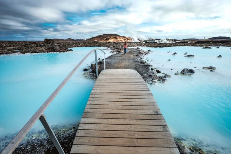 Blue lagoon hot spring spa in Reykjavik Iceland (2)