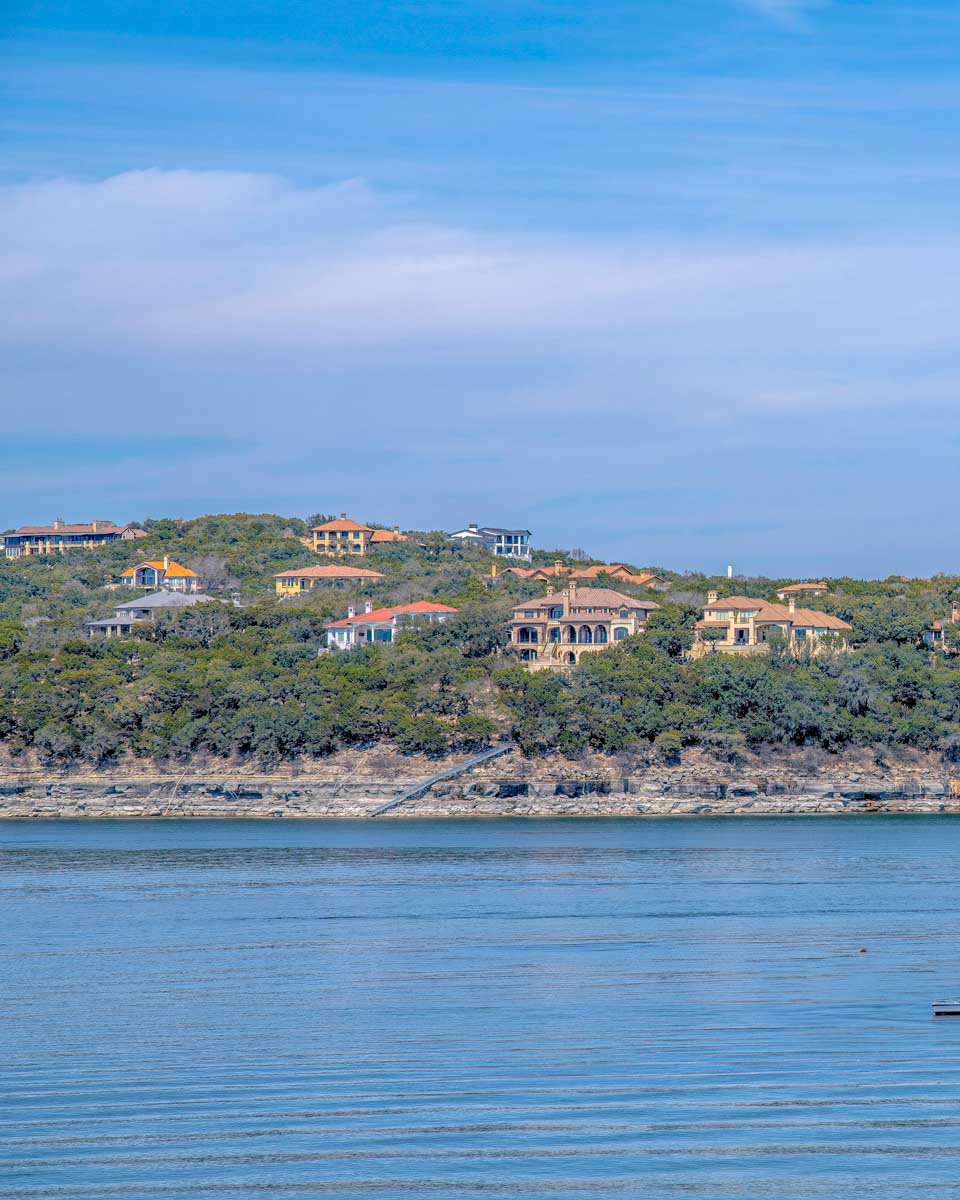 Mansions-on-Lake-Austin-seen-on-a-tour-from-Austin-Texas