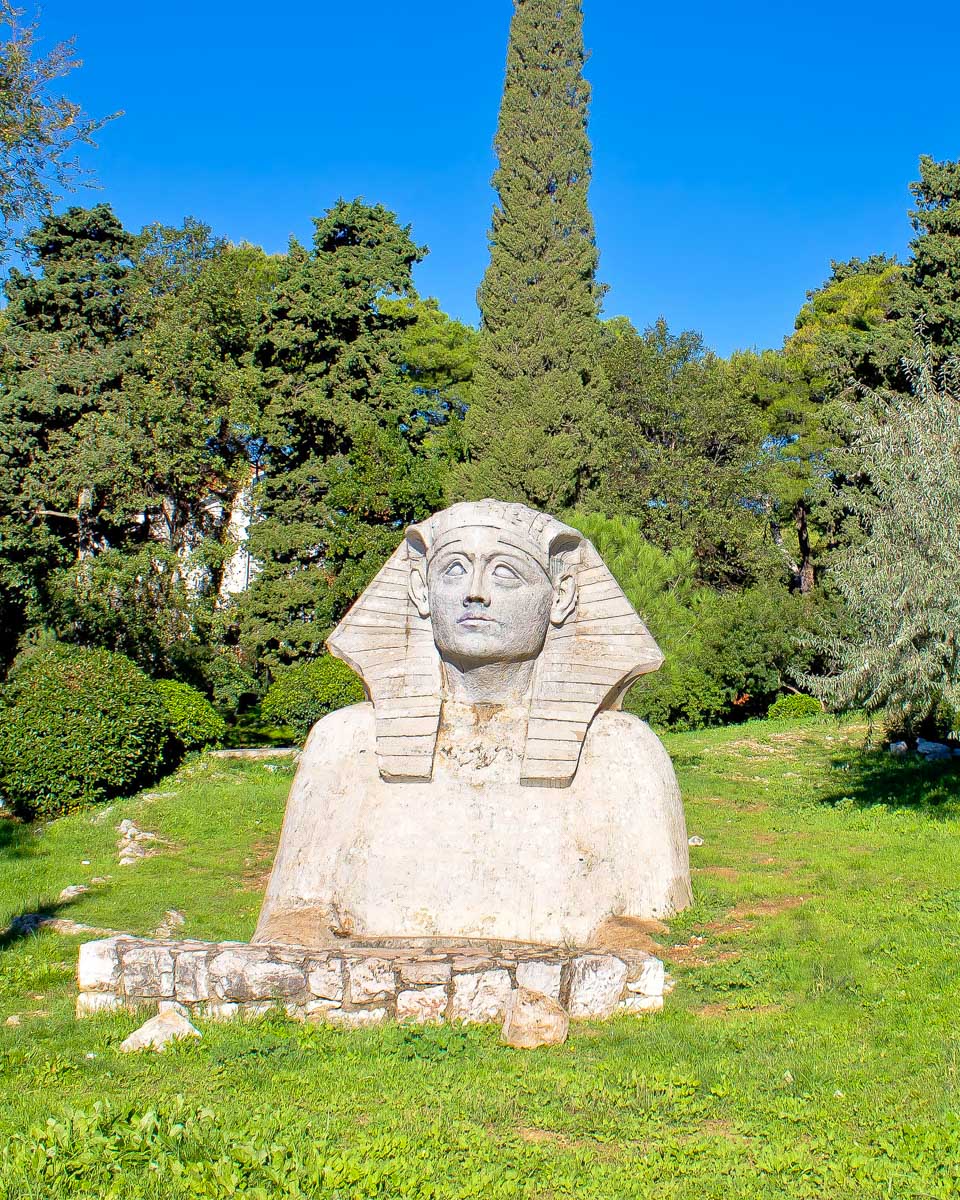 The sphynx of Zarda in Croatia seen on a tuk tuk tour