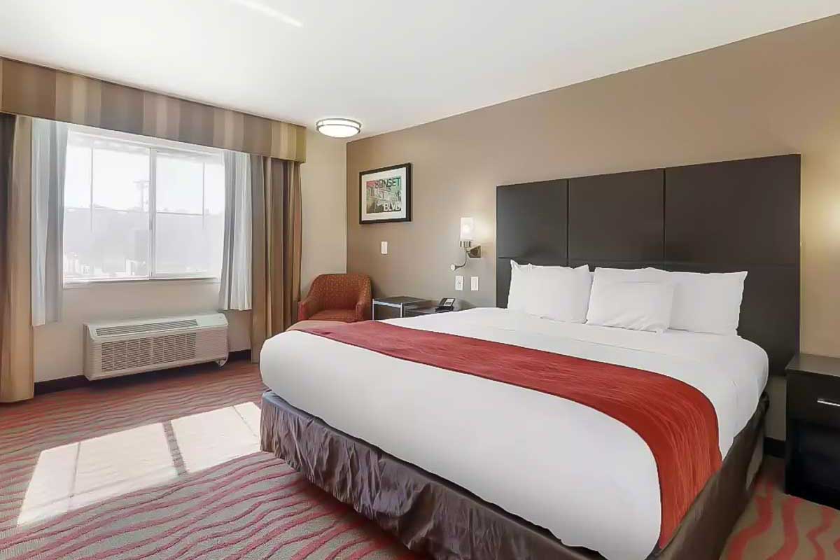 A-hotel-room-at-the-Comfort-Inn-Los-Angeles-near-Hollywood-California-2