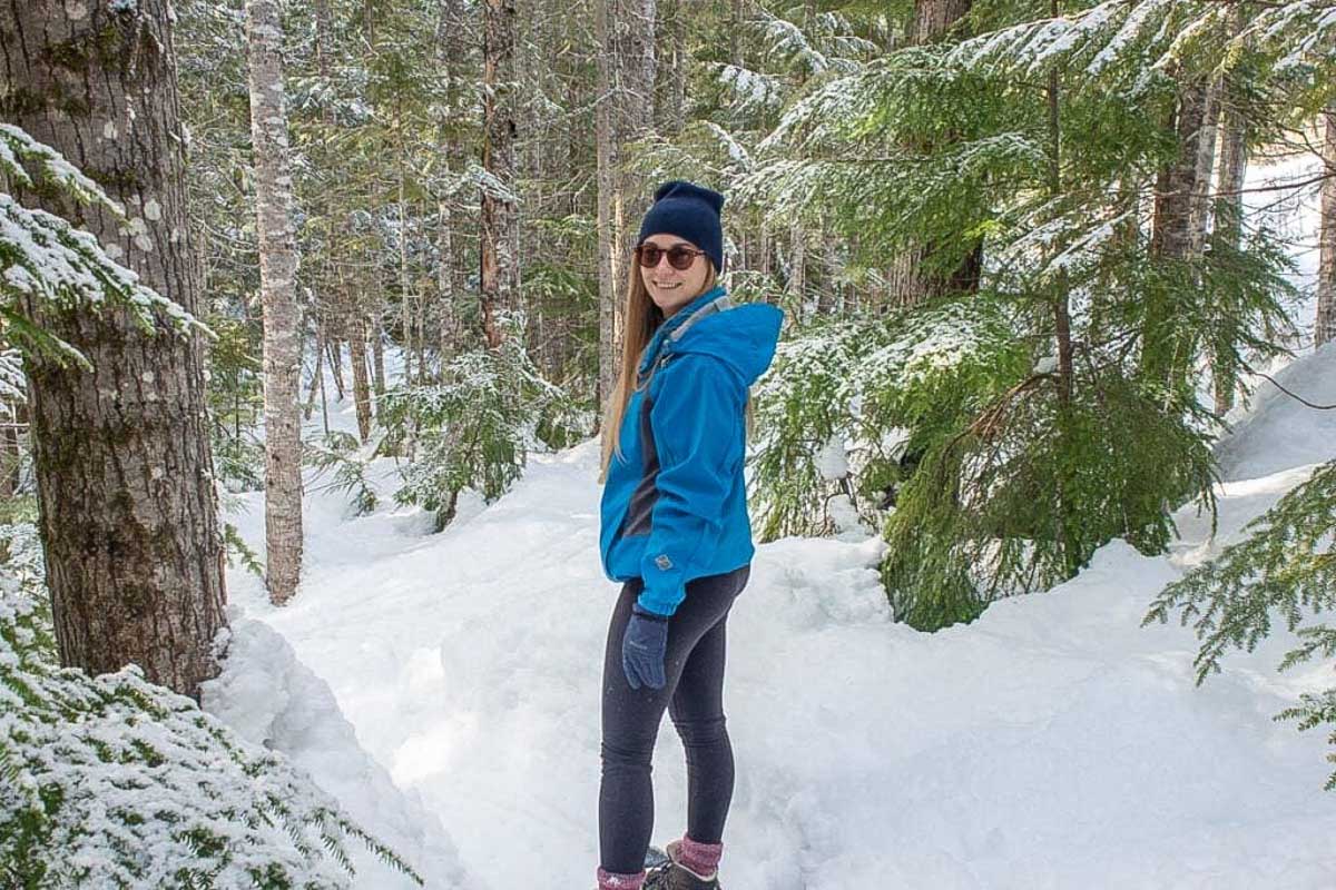 Bailey-snowshoeing-in-Lake-Tahoe