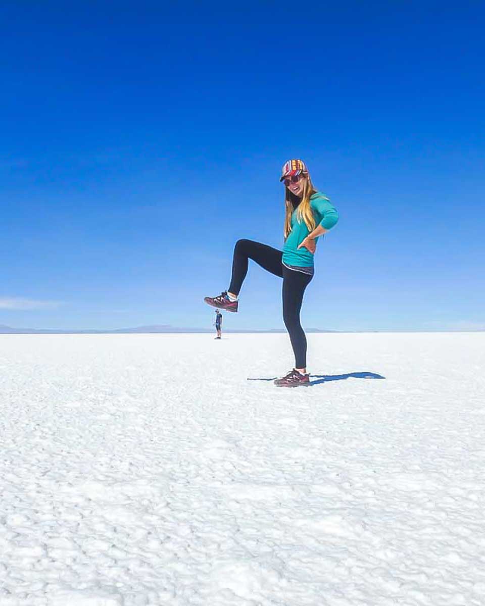 Bailey-uses-the-Bonneville-Salt-Flat-to-take-a-funny-photo-that-looks-like-she-is-stepping-on-Daniel Utah