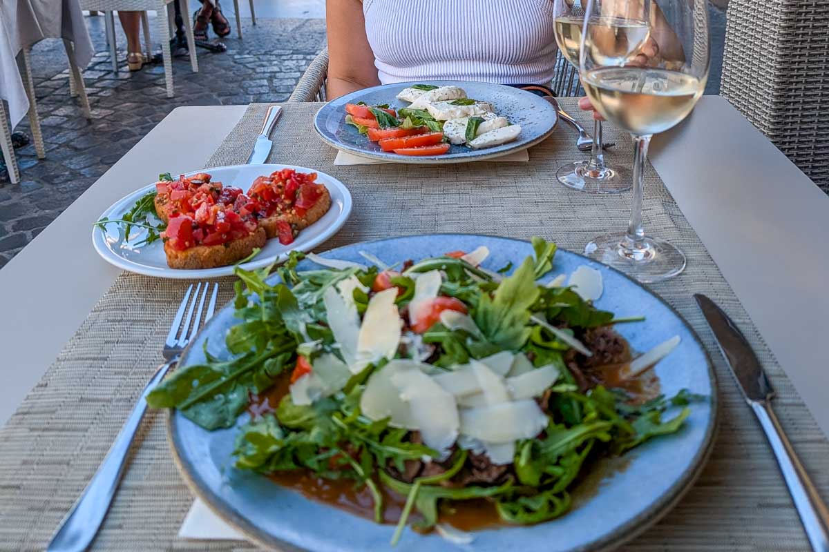 Daniel and Bailey eat lunch in Naples Itay