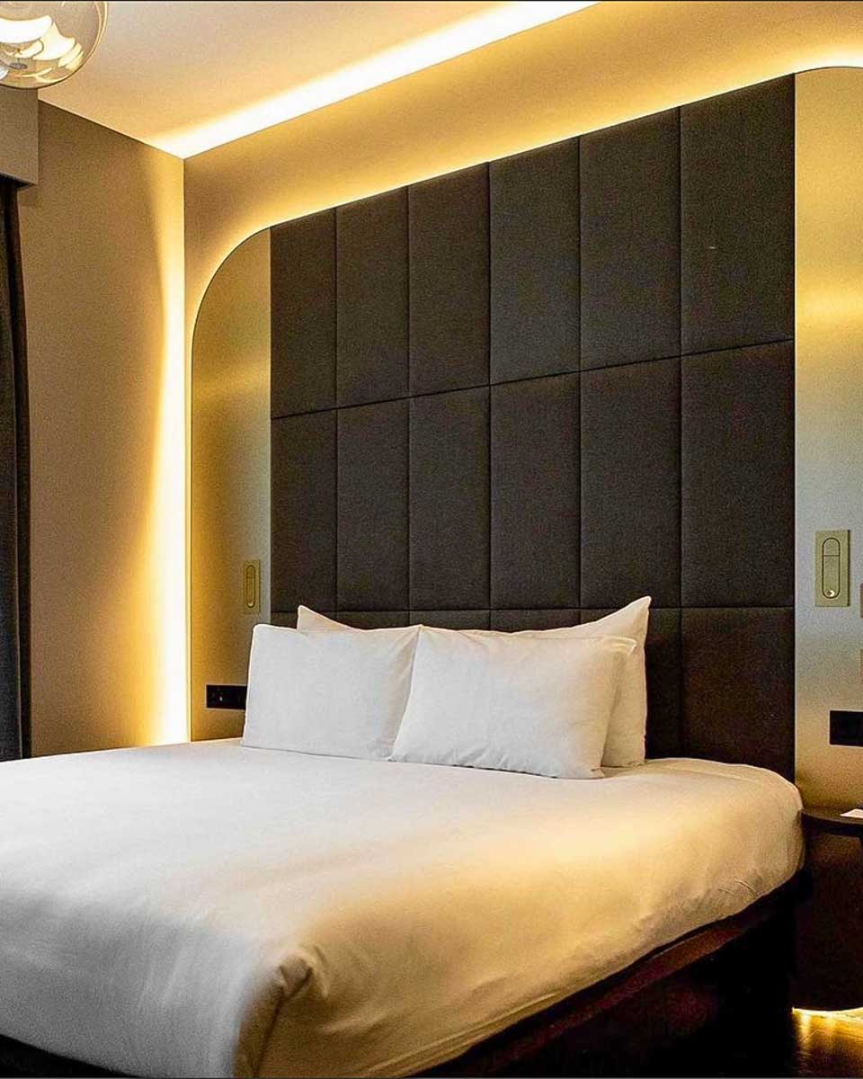 Hotel AMANO Covent Garden in London room