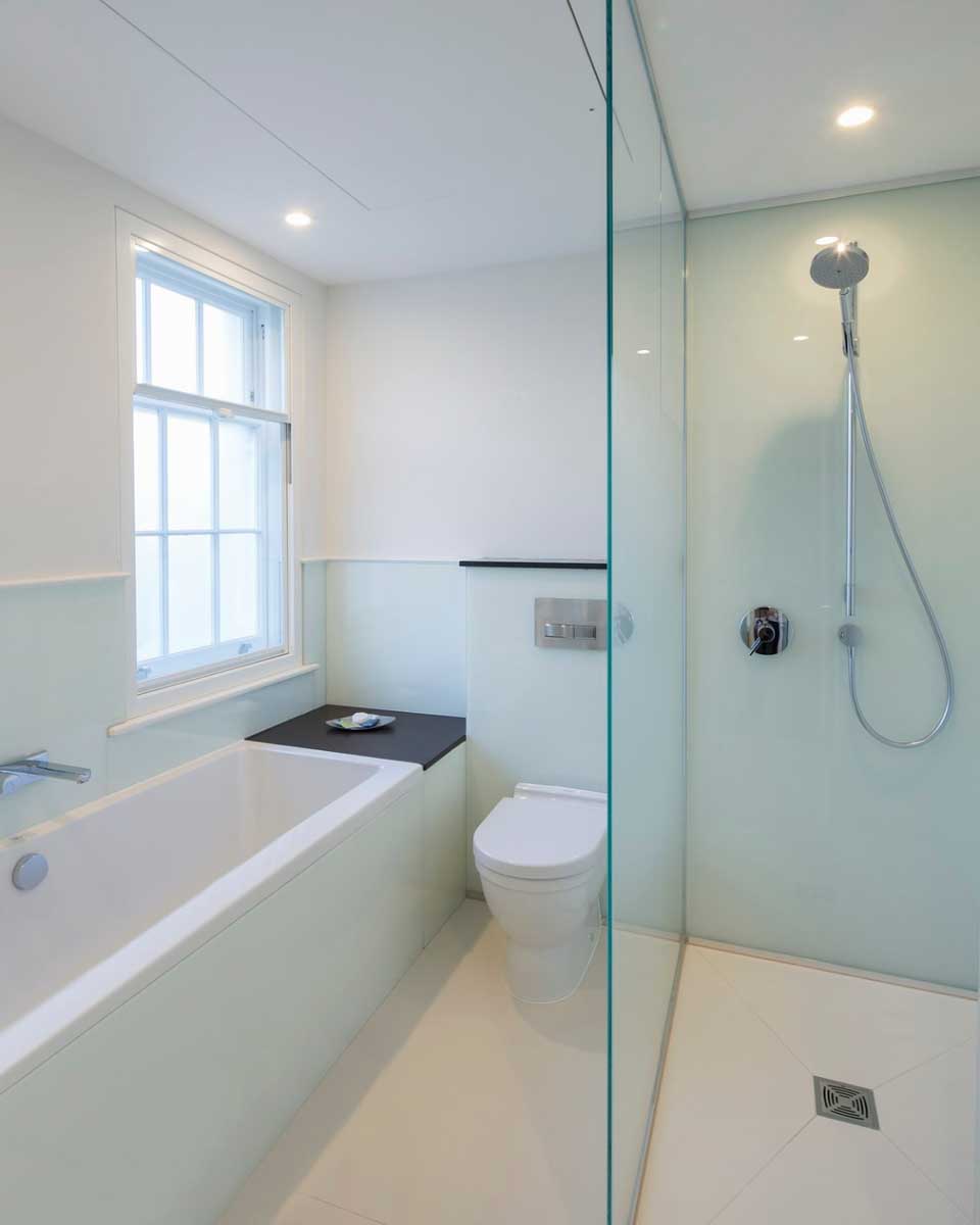 The Z Hotels in London bathroom