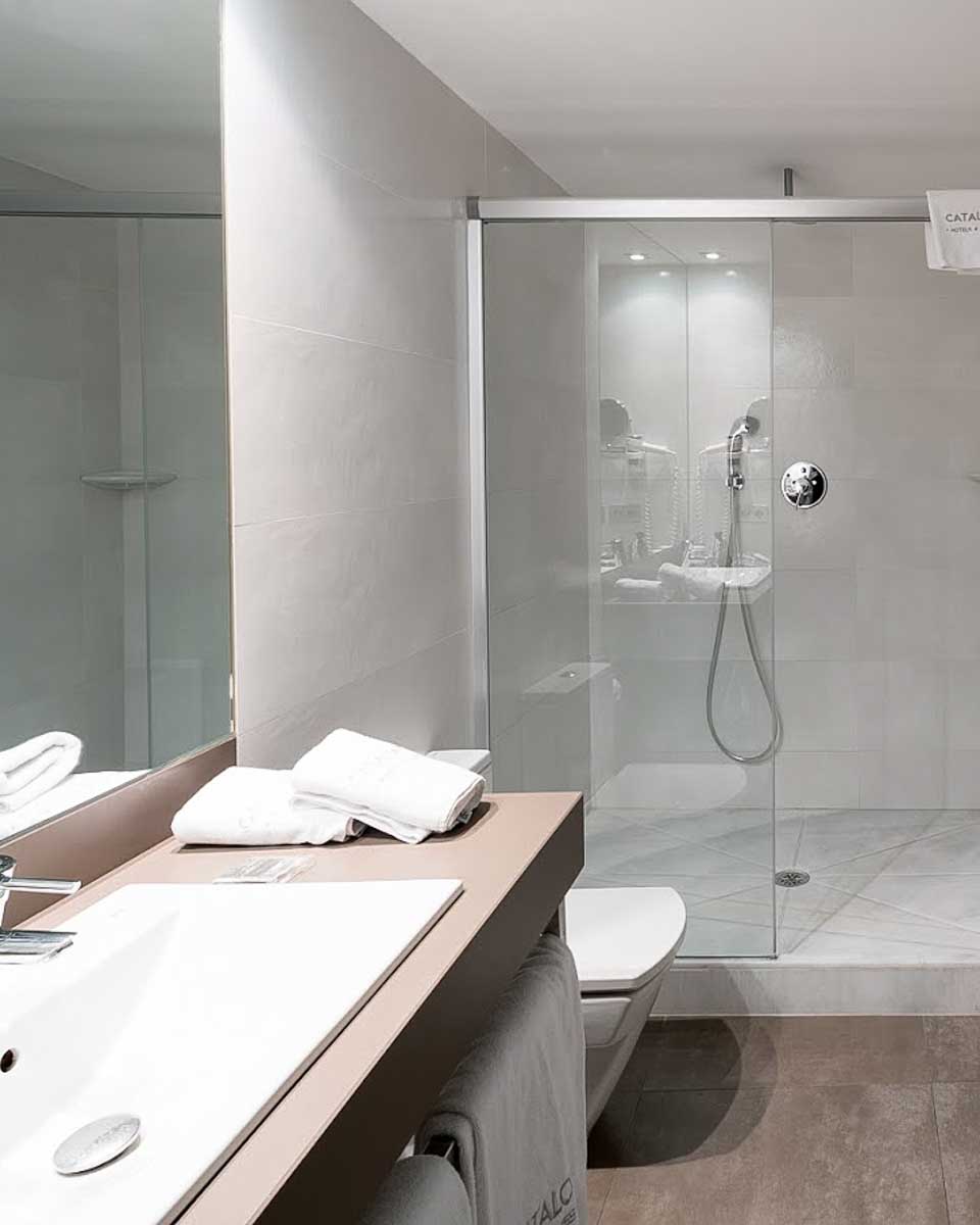 The bathroom at the Hotel Catalonia Catedral in Barcelona