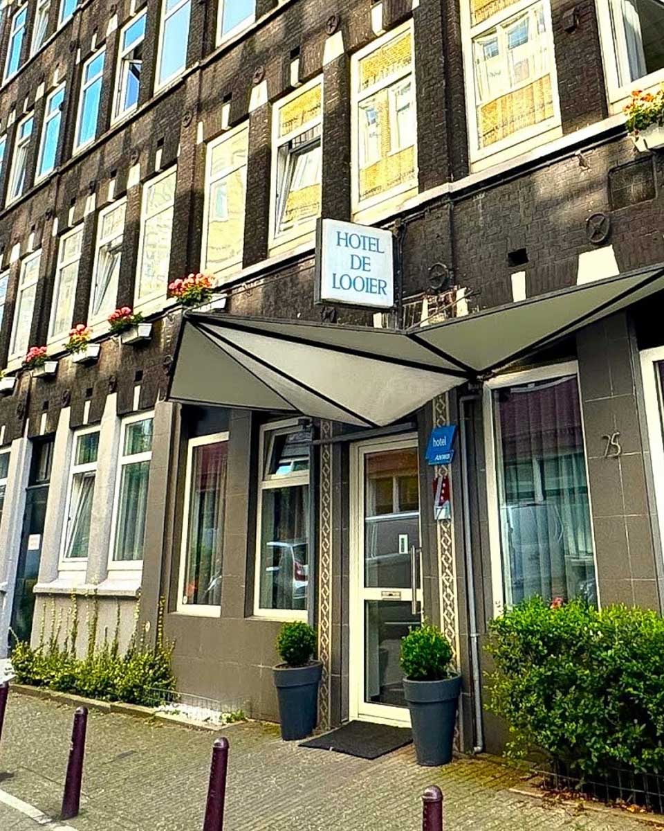 The outside of Hotel de Looier in Amsterdam