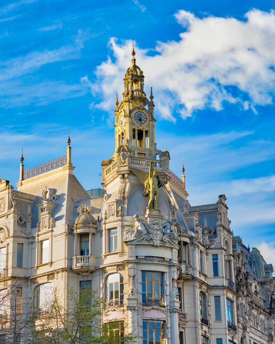 avenida dos aliados in Porto Portugal