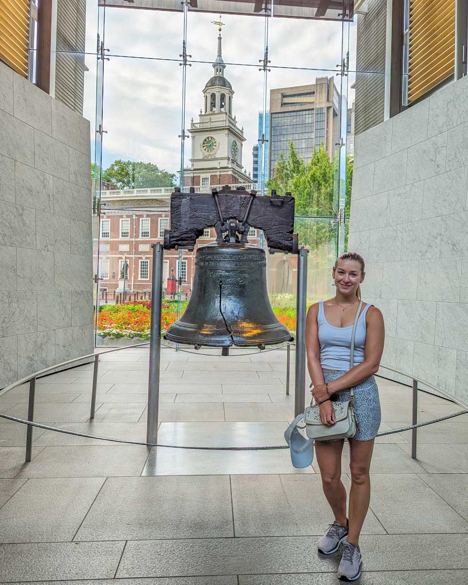 Bailey-poses-for-a-photo-with-liberty-bell-in-philadelphia