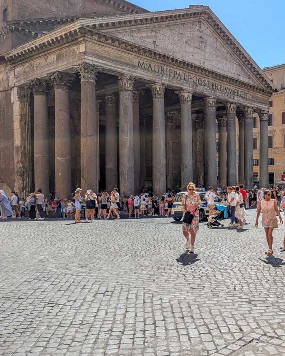 Looking-at-the-Pantheon-in-Rome-Italy 1