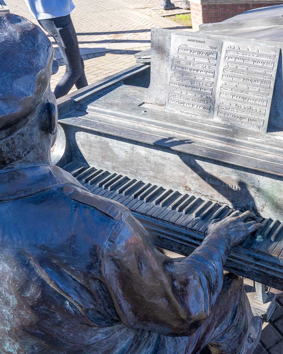 Owen Bradley statue in Nashville Tennessee