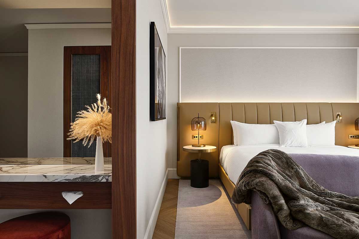 Vogue Hotel Montreal Downtown, Curio Collection by Hilton in Montreal Quebec