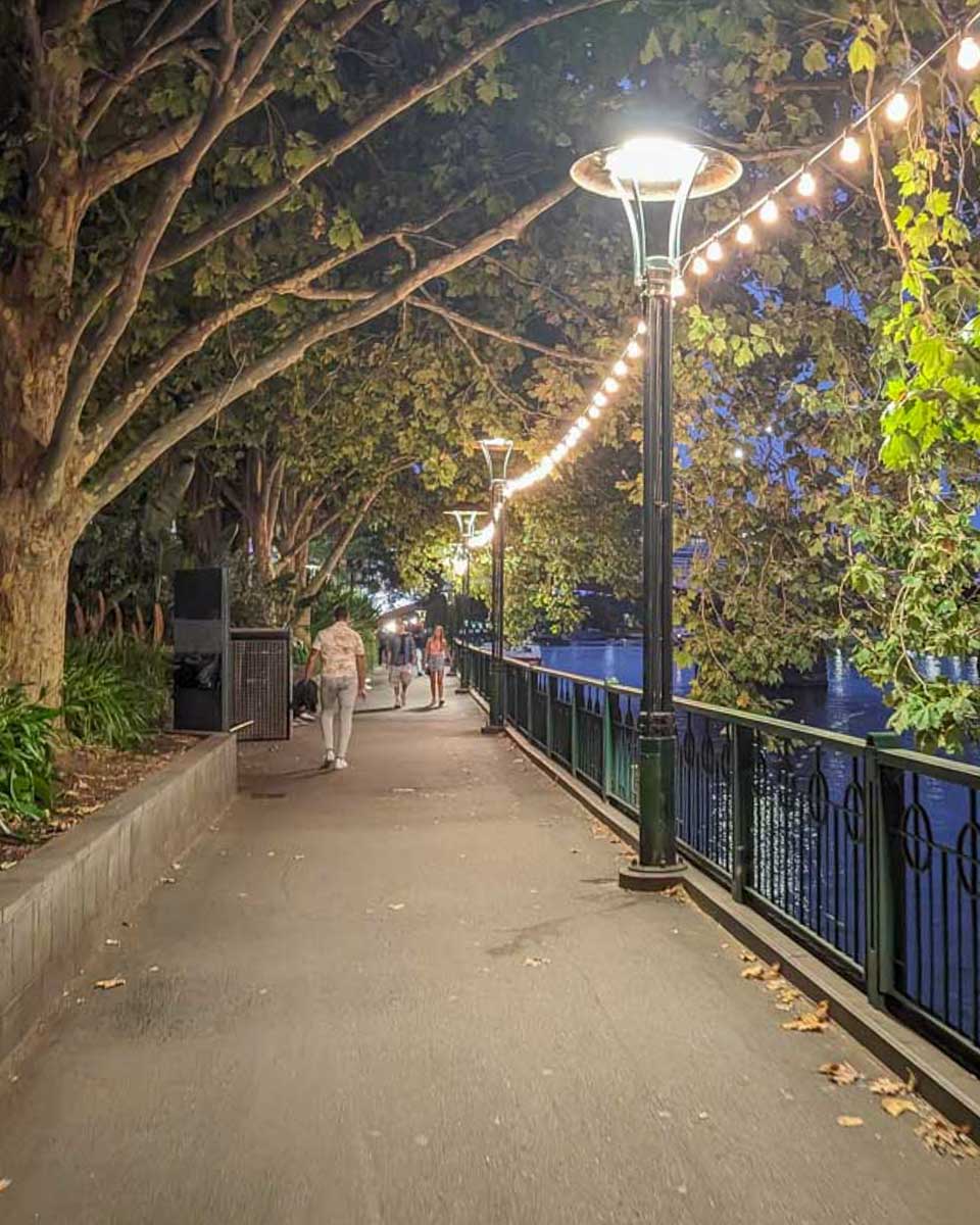 A-walkway-along-the-Yarra-River-in-Melbourne-Australia