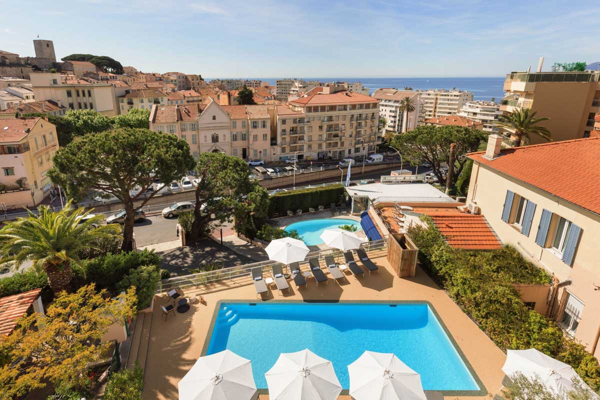 The pool area at the Best Western Hôtel des Orangers Cannes
