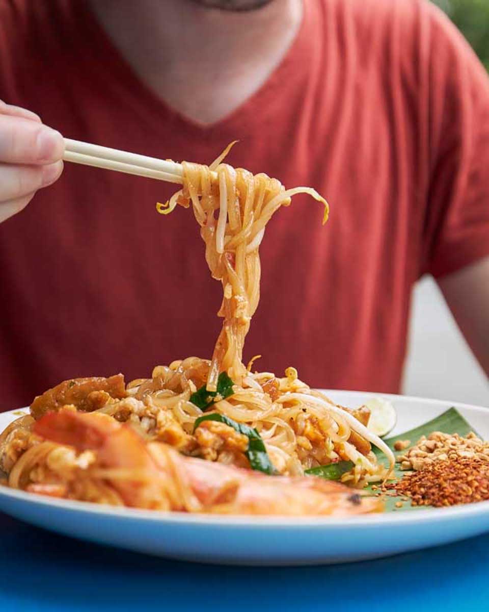A-man-eats-pad-thai-in-Chiang Mai-Thailand
