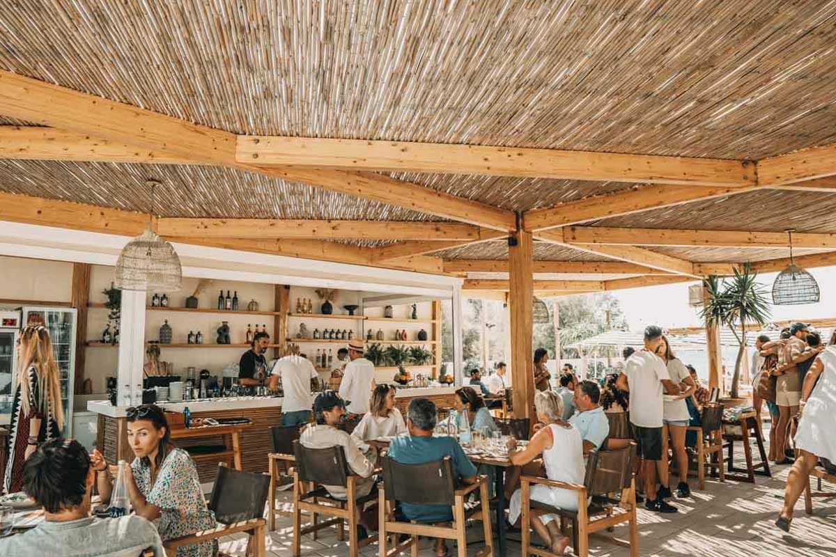 Naxaki Beach Lounge Bar & Restaurant in Naxos Greece