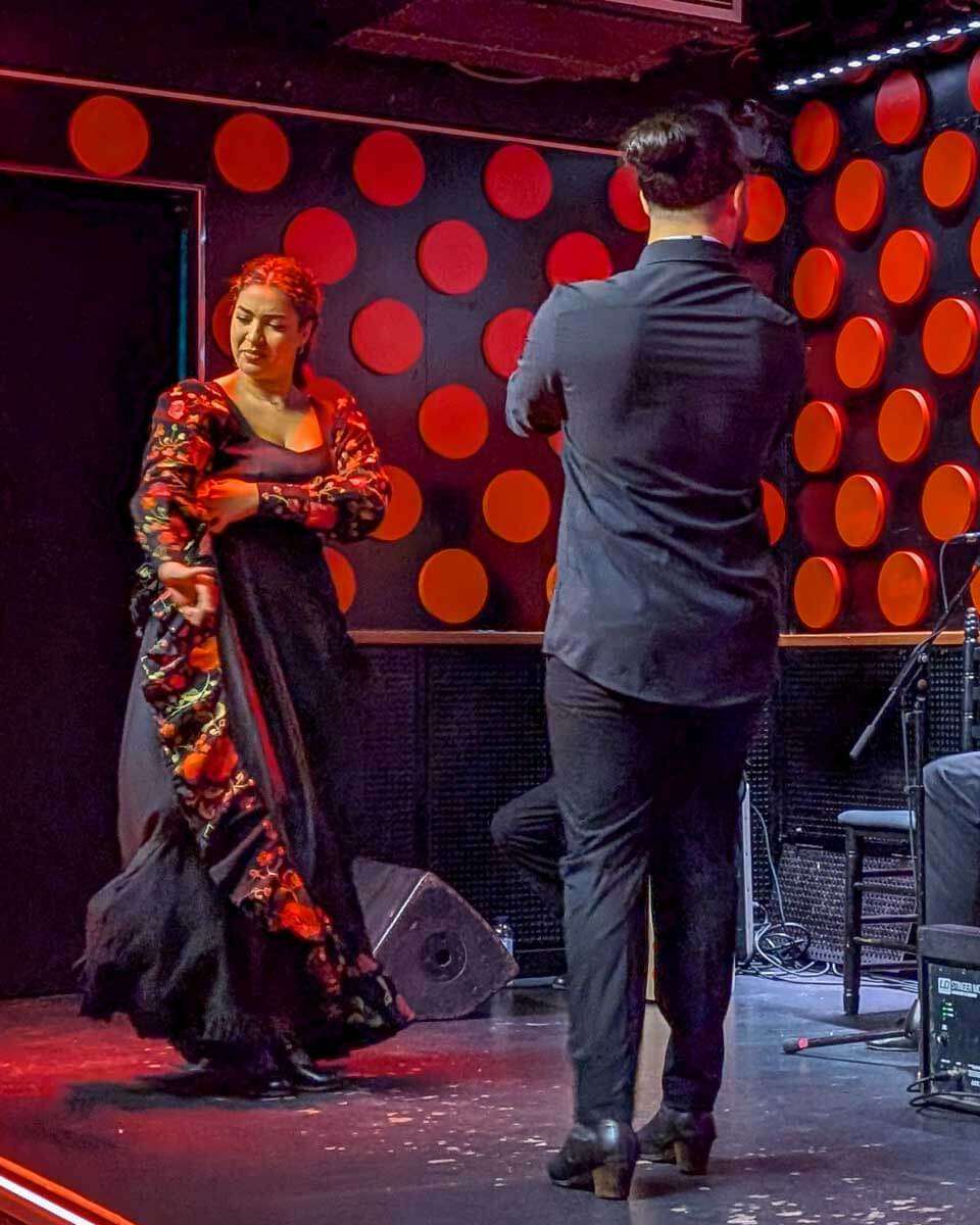 People-perform-at-a-flamenco-show-in-Spain-2