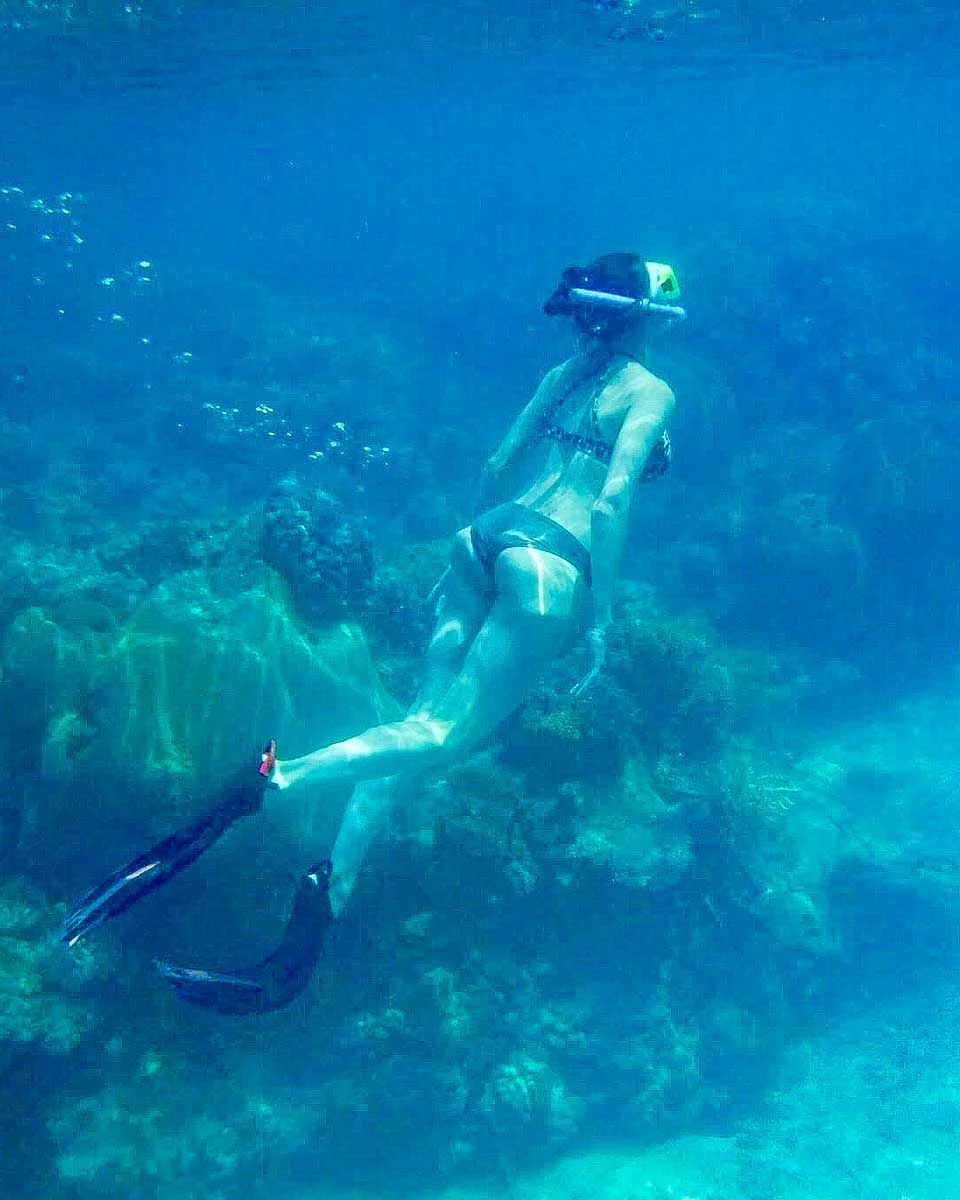 A-woman-free dives in Bohol Philippines