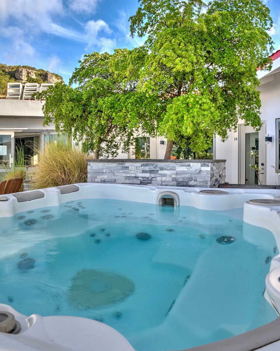 Outdoor hot tub at the Commodore Suites Sint Maarten