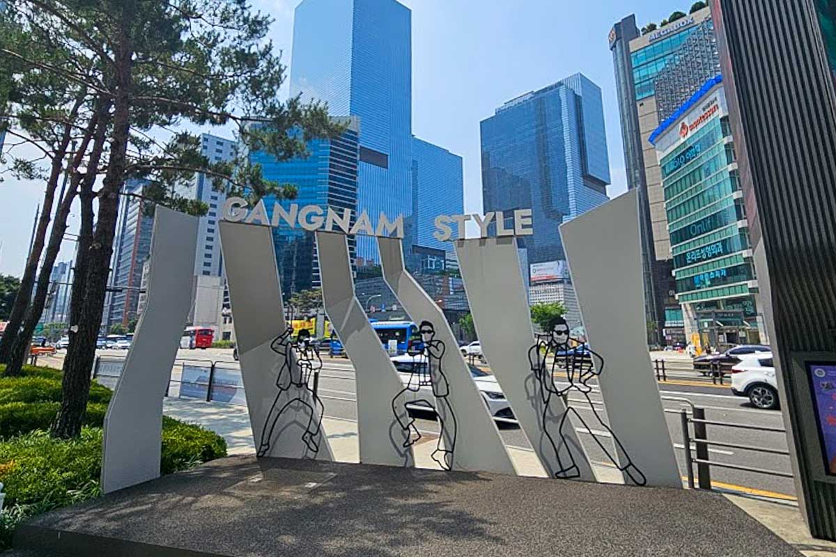 Gangnam-Style-Horse-Dance-Stage-in-the-Gangnam-District-of-South-Korea 1