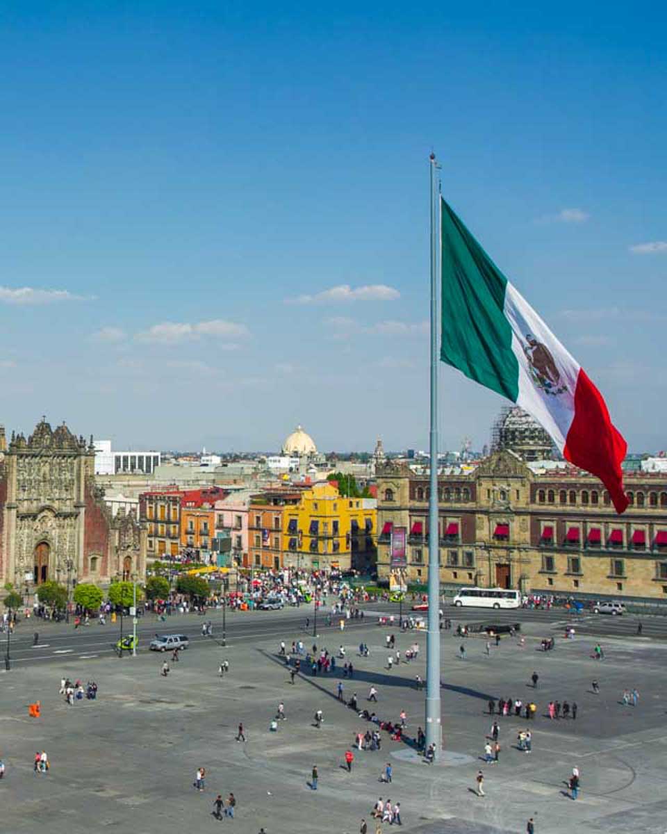 The-Zocalo-in-Mexico-City-with-the-huge-flag 1