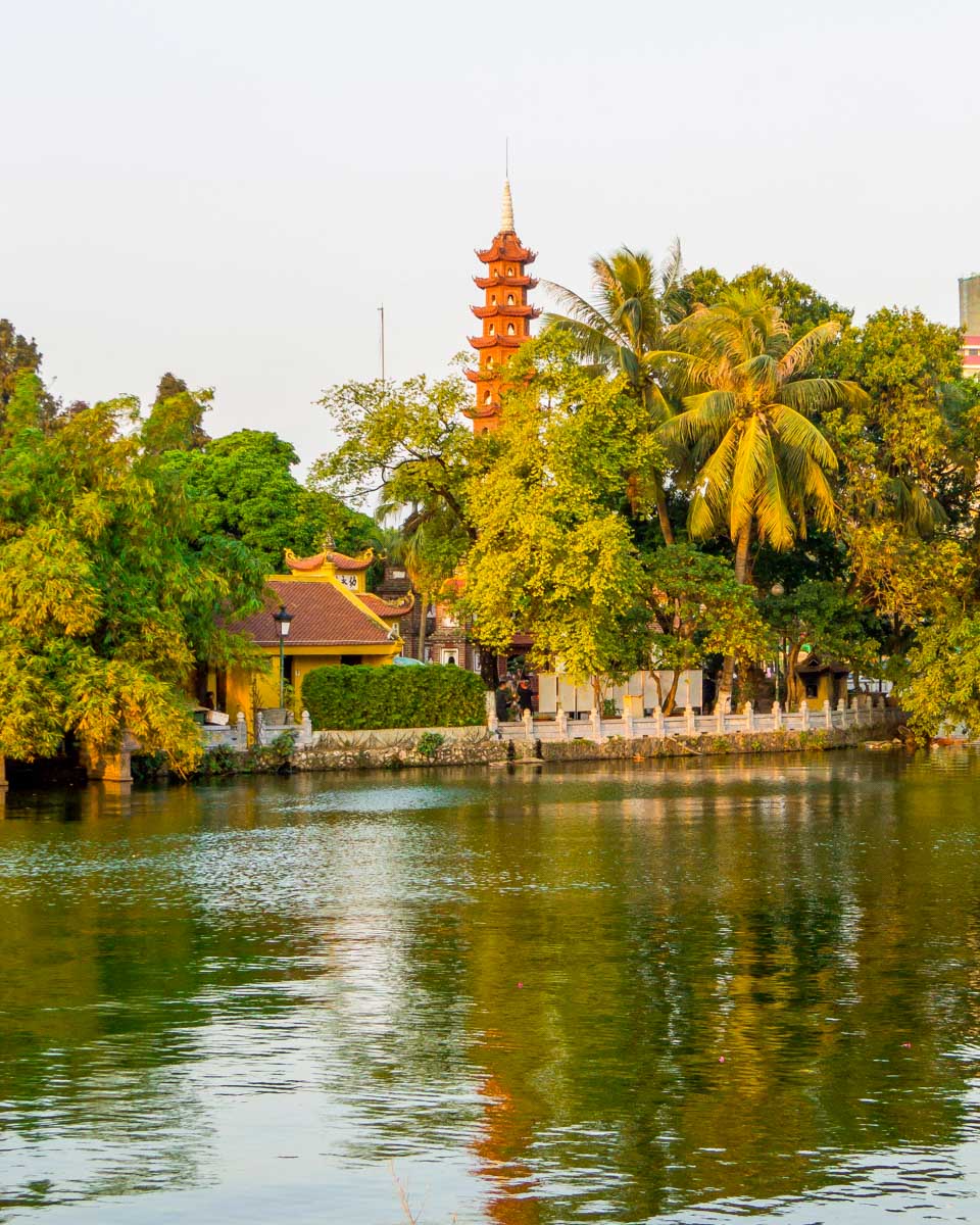 Tran Quoc Pagoda in Tây Hồ (West Lake) Hanoi Vietnam (3)