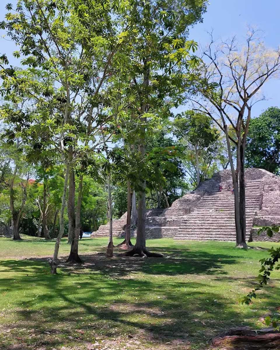 Cahal Pech in San Ignacio Belize (2)