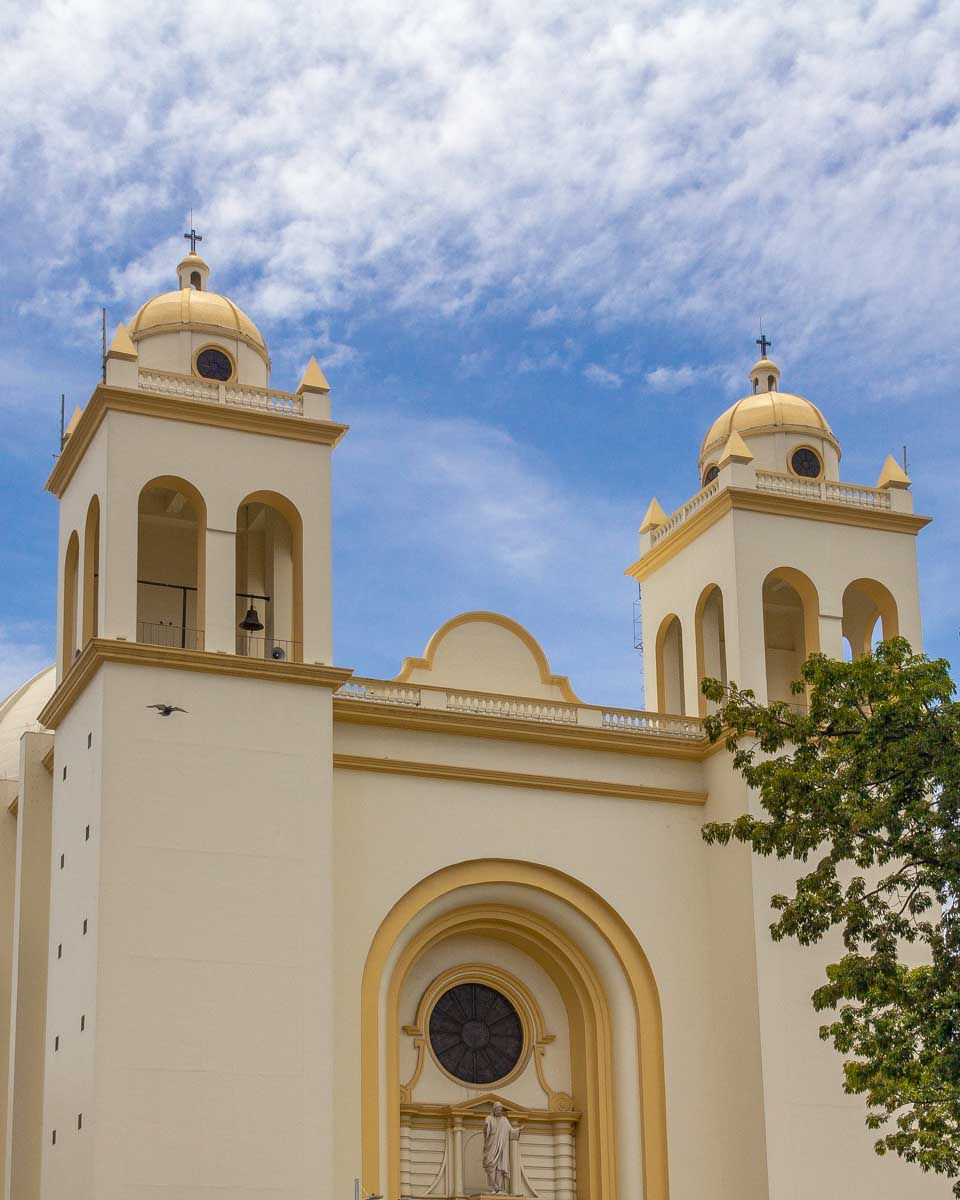 Catedral Metropolitana de San Salvador in San Salvador in El Salvador (2)