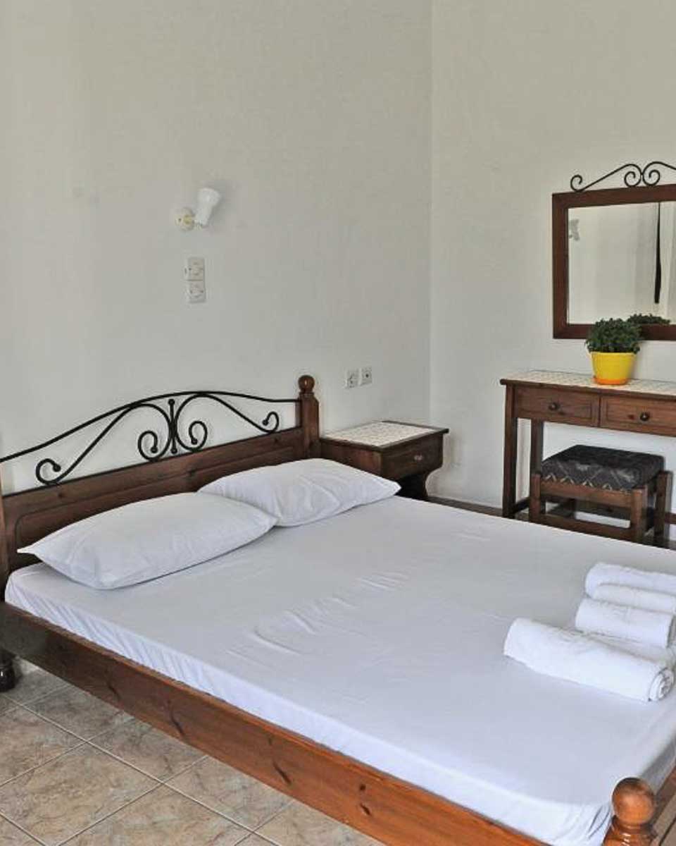 Morfeas Hotel in Milos Greece