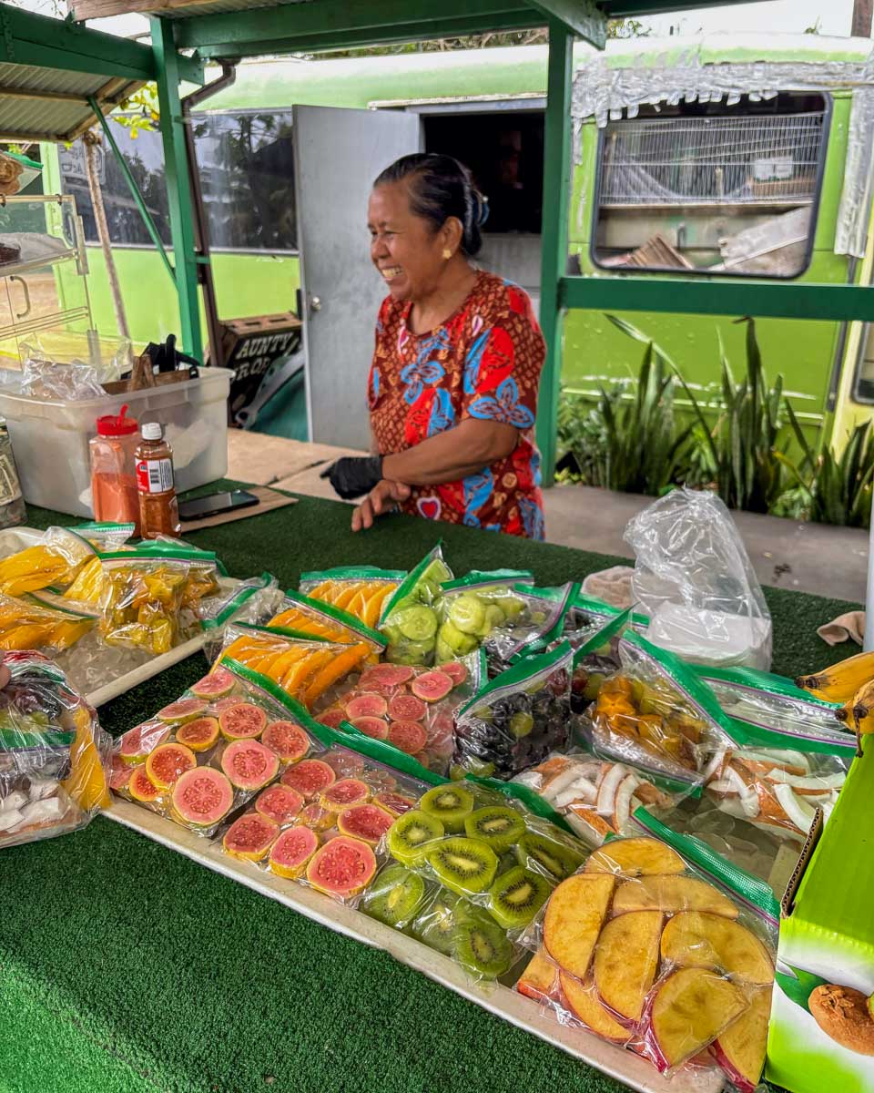 A fruit stand in Waikiki Honolulu Hawaii (36)