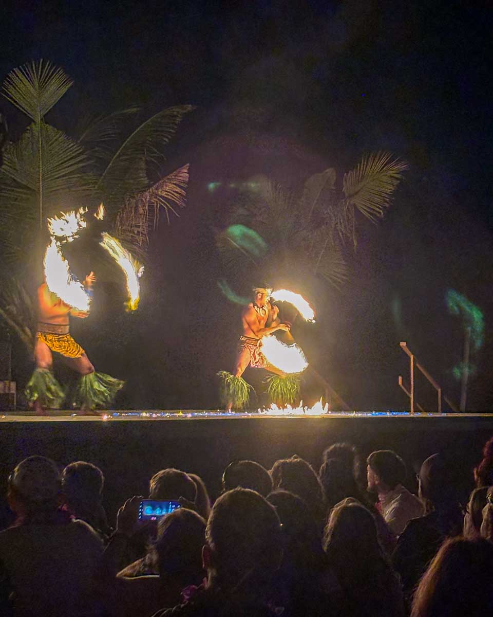 Fire-dancers-at-a-luau-in-North Shore Oahu Hawaii