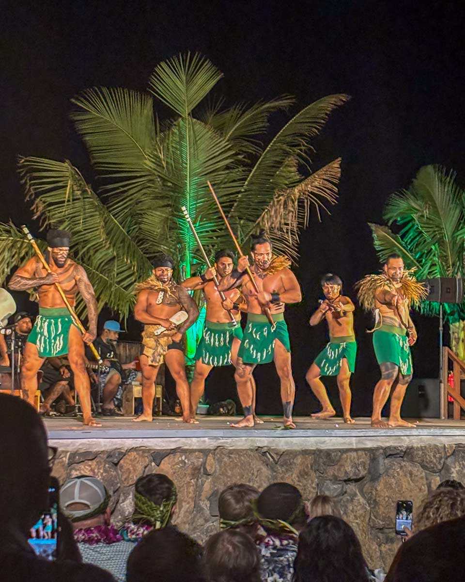 Men dance at a luau in Waikiki Honolulu Hawaii (22)