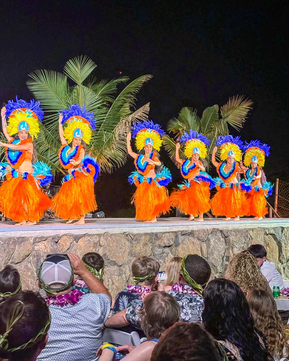 Women-dance-at-a-luau-in-North Shore Oahu-Hawaii-20